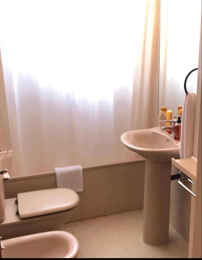Suites Madrid Belfast 13 Ifema Airport Exteriör bild
